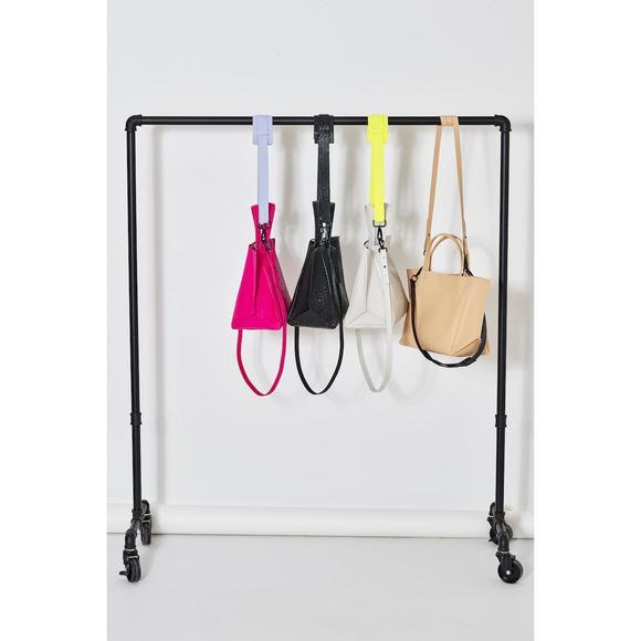 NEW AMPERSAND AS APOSTROPHE leather shoulder strap in mint python - Picture 4 of 4